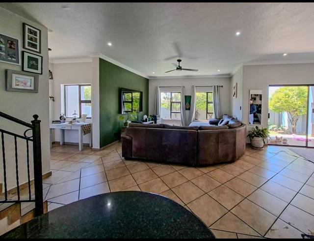 3 BEDROOM HOUSE FOR SALE IN MIDSTREAM ESTATE